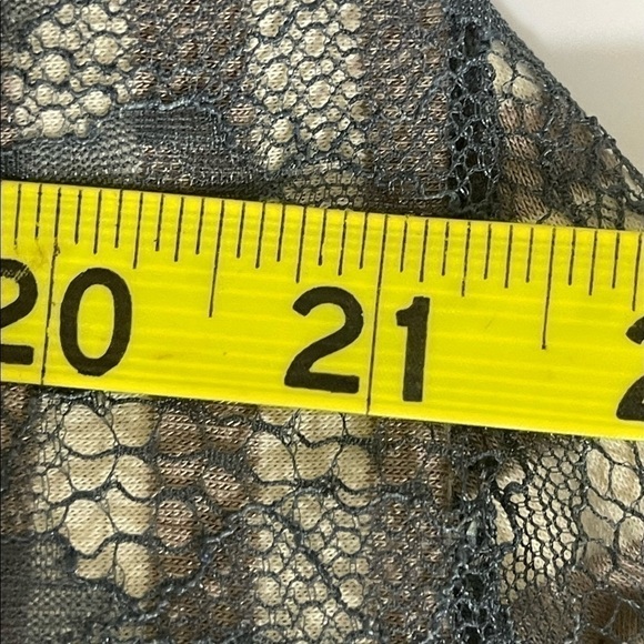 Pleione sz lg top under layer with a lace overlay - Picture 6 of 11